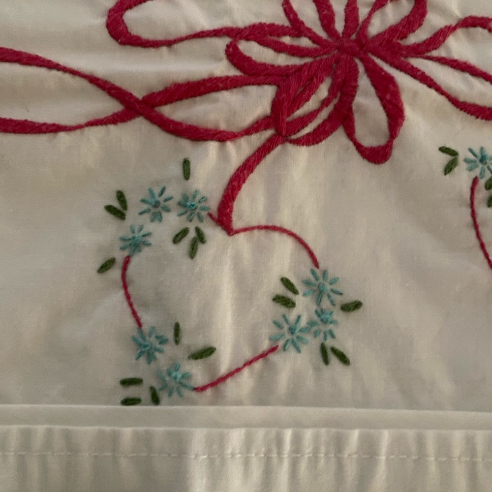 Hearts & Ribbons Embroidered Standard Pillowcase - Picture 4 of 10